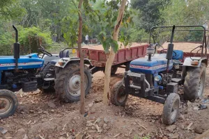 अबैध बालू परिवहन  करते ट्रैक्टर धराया, खननकर्ताओं में हड़कंप