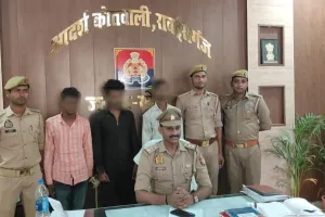 रॉबर्ट्सगंज पुलिस द्वारा 03 जनपदीय पशु तस्करों को किया  गिरफ्तार, 02 अदद पिकप वाहन से कुल 09 राशि गोवंश बरामद