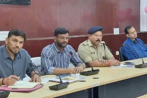 अररिया डीएम अनिल कुमार एवं पुलीस कप्तान अंजनी कुमार की अध्यक्षता में रामनवमी पर्व को लेकर बैठक आयोजित हुई।