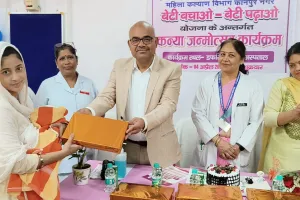 बेटियां बेटों से ज्यादा प्रतिभाशाली हैं - जिलाधिकारी 