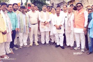 महावीर जन्म कल्याणक महोत्सव रथ यात्रा समिति द्वारा टूण्डला में भव्य रथ यात्रा निकाली गई