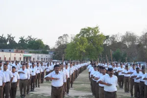 हजारों की संख्या में RSS स्वयं सेवकों ने जिलामुख्यालय पर किया पथ संचालन 