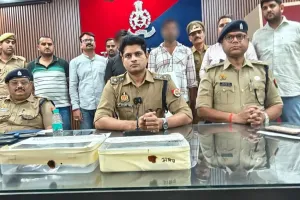 पुलिस मुठभेड़ में तीन शातिर लुटेरे गिरफ्तार, एक बदमाश के पैर में लगी गोली