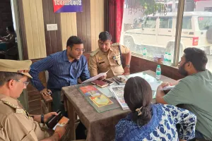 एसीपी से शिकायत कर बुजुर्ग ने जमीन से अवैध कब्जा हटाने की लगाई गुहार 