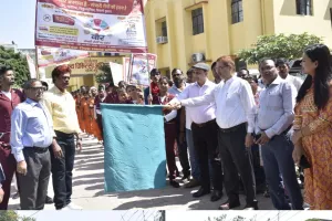 जिलाधिकारी ने संचारी रोग नियंत्रण अभियान की रैली को हरी झण्डी दिखाकर किया रवाना संचारी रोग नियंत्रण अभियान को सफल बनाने हेतु सभी विभाग आपस में समन्वय बनाकर करें कार्य-जिलाधिकारी