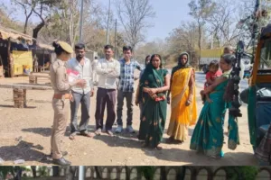 मिशन शक्ति (फेज-05) अभियान के तहत सोनभद्र  महिला पुलिस द्वारा महिला जागरूकता व सशक्तिकरण अभियान, की जा रही है विभिन्न स्थलों की चेकिंग