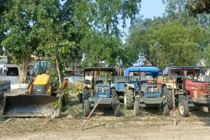 एसडीएम ने अवैध खनन में पांच टैक्टर ट्राली एक जेसीबी पकड़ी