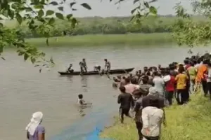 समस्तीपुर में बड़ा नाव हादसा ! नाव पलटने से 6 किशोर डूबे, 2 की डूबकर मौत, 4 तैरकर निकले.