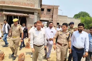 जिलाधिकारी व पुलिस अधीक्षक ने निर्माणाधीन तहसील ओबरा के भवन का किया औचक निरीक्षण, दिये संबंधितों को निर्देश