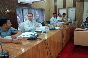 जिलाधिकारी की अध्यक्षता में कलेक्ट्रेट सभागार में डिस्ट्रिक्ट ई-गवर्नेन्स सोसाइटी की समीक्षा बैठक