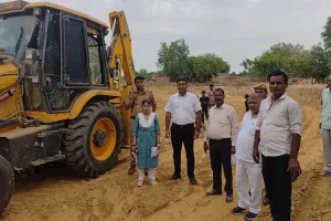 अवैध खनन पर बड़ी कार्रवाई, जेसीबी और तीन डंपर जब्त....