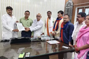 सोनभद्र में अधूरी सड़क पर जन आक्रोश तेलगुड़वा-कोन रोड में देरी पर सवाल, विंढमगंज रोड की  मरम्मत की उठी मांग