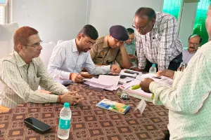 भूमि विवाद से सम्बन्धित प्राप्त होने वाली शिकायतों का निस्तारण पुलिस विभाग, राजस्व विभाग की संयुक्त टीम द्वारा किया जाये निस्तारण-जिलाधिकारी