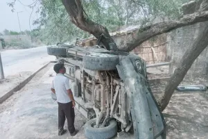 ओबरा-चोपन मार्ग पर स्कॉर्पियो पलटी, मालिक का लड़का सुरक्षित