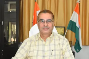 जिलाधिकारी सोनभद्र ने अल्ट्राटेक सीमेंट पर प्लास्टिक जलाने से दुर्गंध फैलने की शिकायत का लिया संज्ञान, जांच के आदेश