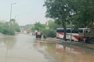 सोनभद्र चोपन रोड पर लापता नाला और मानसून का जलजमाव -जिम्मेदार कौन।