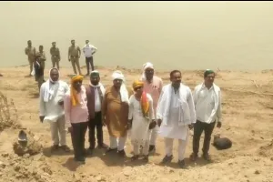 बाँदा- बरियारी खदान में अवैध खनन और भूमि अतिक्रमण का खेल जारी