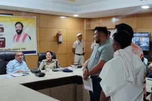 समाधान शिविर में डीसी डॉ विवेक भारती का अधिकारियों को निर्देश