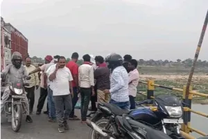 चोपन में तेज रफ्तार टीपर कहर, टीपर की टक्कर से बाईक सवार पुत्री की मौत ,पिता घायल