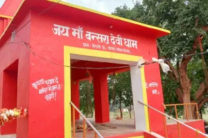 सोनभद्र के प्राचीन जय मां बंन्सरा देवी धाम पर सरकारी उपेक्षा, स्थानीय लोग कर रहे जीर्णोद्धार