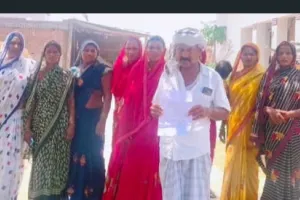 लेखपाल ग्राम प्रधान घरौनी के नाम पर कर रहे भ्रष्टाचार जिलाधिकारी को दिया गया ज्ञापन