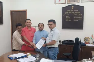 रेलवे स्टेशनों में सुविधा को लेकर भाजपा का जनप्रतिनिधि मंडल D.R.M. प्रयागराज से मिला।