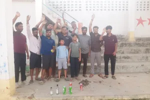 म्योरपुर खेल मैदान बना शराबियों का अड्डा, खिलाड़ियों ने प्रदर्शन कर खेल मैदान को शराबियों से मुक्त कराने की उठाई मांग