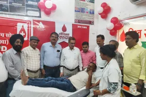 विश्व रक्तदाता दिवस पर भव्य आयोजन डीएम ने किया शुभारंभ, रक्तदाताओं को किया सम्मानित