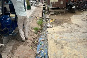 जलभराव और गंदगी से लोग परेशान, समाधान दिवस में हुई शिकायत