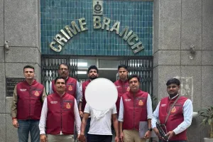 दिल्ली पुलिस ने कुख्यात गोगी गैंग के एक हथियारबंद शार्प शूटर को गिरफ्तार किया