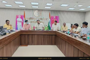 CM Dashboard के माध्यम से विकास कार्यों की जिलाधिकारी ने किया गहन समीक्षा 