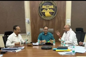 सदर विधायक भूपेश चौबे ने लखनऊ में किया लोक निर्माण विभाग के अधिकारियों के साथ बैठक