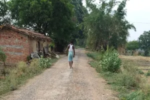 बारी महेवा में बदहाल सड़क से ग्रामीण परेशान, मरम्मत की मांग