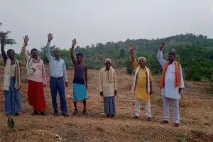 कोन वन रेंज में माफियाओं का कहर, लोगों ने किया वन विभाग के खिलाफ जोरदार प्रदर्शन