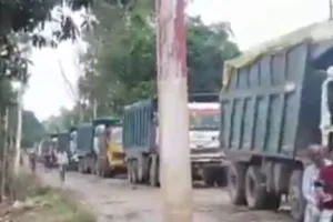 सोनभद्र में कोन-कचनरवा- विंढमगंज कोटा मार्ग पर लोगों का चलना हुआ दुश्वार,गड्ढों में तब्दील हुआ सड़क, झारखंड से संपर्क हुआ प्रभावित