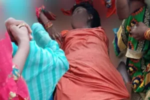 सोनभद्र निगाईं में वज्रपात से महिला की दर्दनाक मौत, तीन बच्चों पर टूटा दु:खों का पहाड़