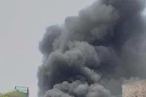 सिद्धार्थनगर के बांसी में टेंट हाउस की गोदाम में लगी आग, लाखों का नुकसान