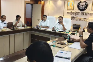 जिलाधिकारी की अध्यक्षता और मुख्य विकास अधिकारी की उपस्थिति में निपुण भारत मिशन एवं बेसिक शिक्षा के अंतर्गत संचालित विभिन्न कार्यक्रमों की समीक्षा बैठक का कलेक्ट्रेट सभागार कक्ष में संपन्न हुई