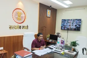 जिलाधिकारी ने बुनियाद केंद्र की समीक्षा बैठक में सेवाओं की गुणवत्ता पर दिया जोर