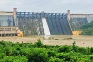 सोनभद्र रिहन्द बांध के फाटक खुले, बिहार तक  अलर्ट जारी, ओबरा डैम भी सतर्क