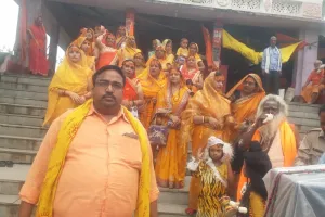 रामगढ़ कसारी भिखारी बाबा आश्रम में शिवशक्ति महिला मंडल ने किया जलाभिषेक, लगातार अठारहवें दिन किया गया रुद्राभिषेक पूजन