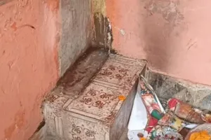 सोनभद्र रॉबर्ट्सगंज में हनुमान मंदिर में मूर्ति खंडित, तनाव के बाद पुलिस ने दिया कार्रवाई का आश्वासन