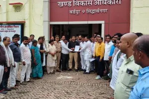 सिद्धार्थनगर - बर्डपुर ब्लाक मुख्यालय पर  ग्राम रोजगार सेवकों का चल रहा धरना/ प्रदर्शन खत्म