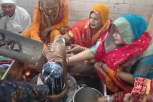 रामगढ़ कसारी भिखारी बाबा में लगातार 24वें दिन किया गया रुद्राभिषेक पूजन