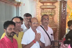 बंगाल से साइकिल पर ध्वजा लेकर पहुँचे श्याम भक्त