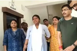 स्वतन्त्र प्रभात ब्रेकिंग-: खगड़िया थाना में पदस्थापित महिला घूसखोर दरोगा और चौकीदार चढ़े निगरानी के हत्थे