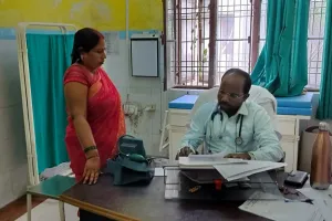 कुमारगंज अस्पताल में डॉक्टर की योग्यता पर सवाल, अस्पताल में मचा हड़कंप