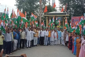 ओबरा में बीजेपी ने निकाली भव्य तिरंगा यात्रा देशभक्ति के नारों से गूंजा नगर