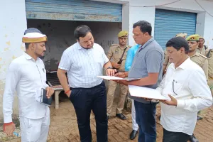 जिलाधिकारी ने किया गोवंश आश्रय स्थल पटौहा गानेपुर का आकस्मिक निरीक्षण