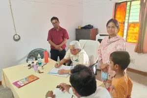 ख्य चिकित्सा अधिकारी  अरुण कुमार तिवारी ने सामुदायिक स्वास्थ्य केंद्र सैदाबाद का निरीक्षण  किया।